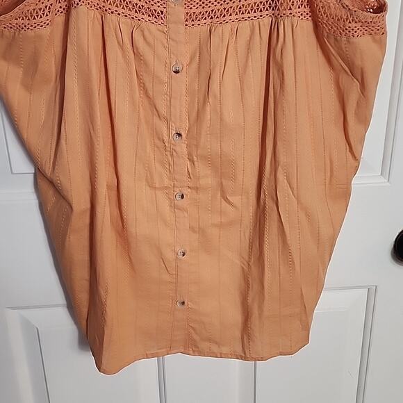 Torrid Button Up Embroidered Crochet Tank, Peach Bloom, NWT - Picture 3 of 7